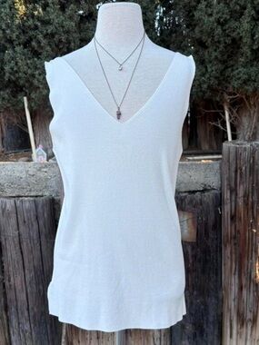 M.M. La Fleur V-Neck tank top